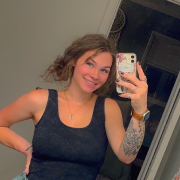 Meet your Posher, Alexys - Picture 1 of 1